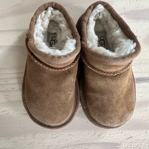UGG Kids Slippers in Brown and White